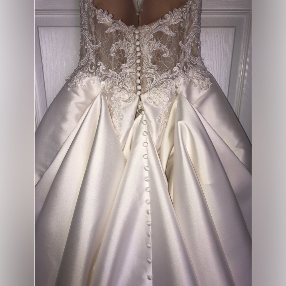 Essence of Australia - Wedding Gown - Picture 6 of 8